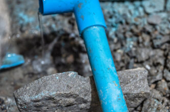 controllo di un impianto idrico dopo lavori di ristrutturazione per prevenire il rischio Legionella.